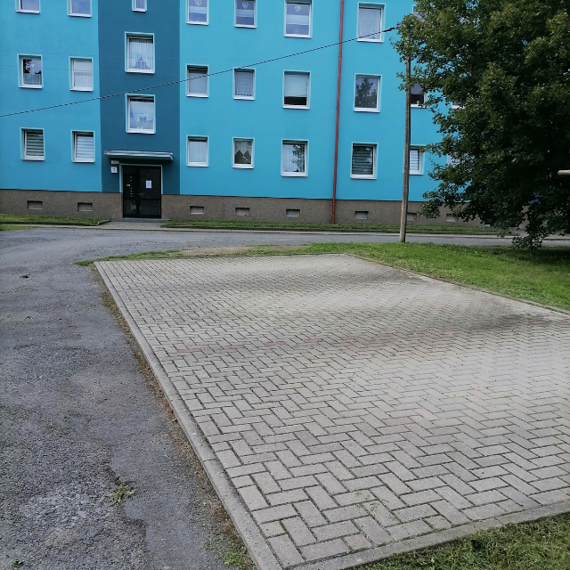 Herbstarbeiten Platz ohne Unkraut